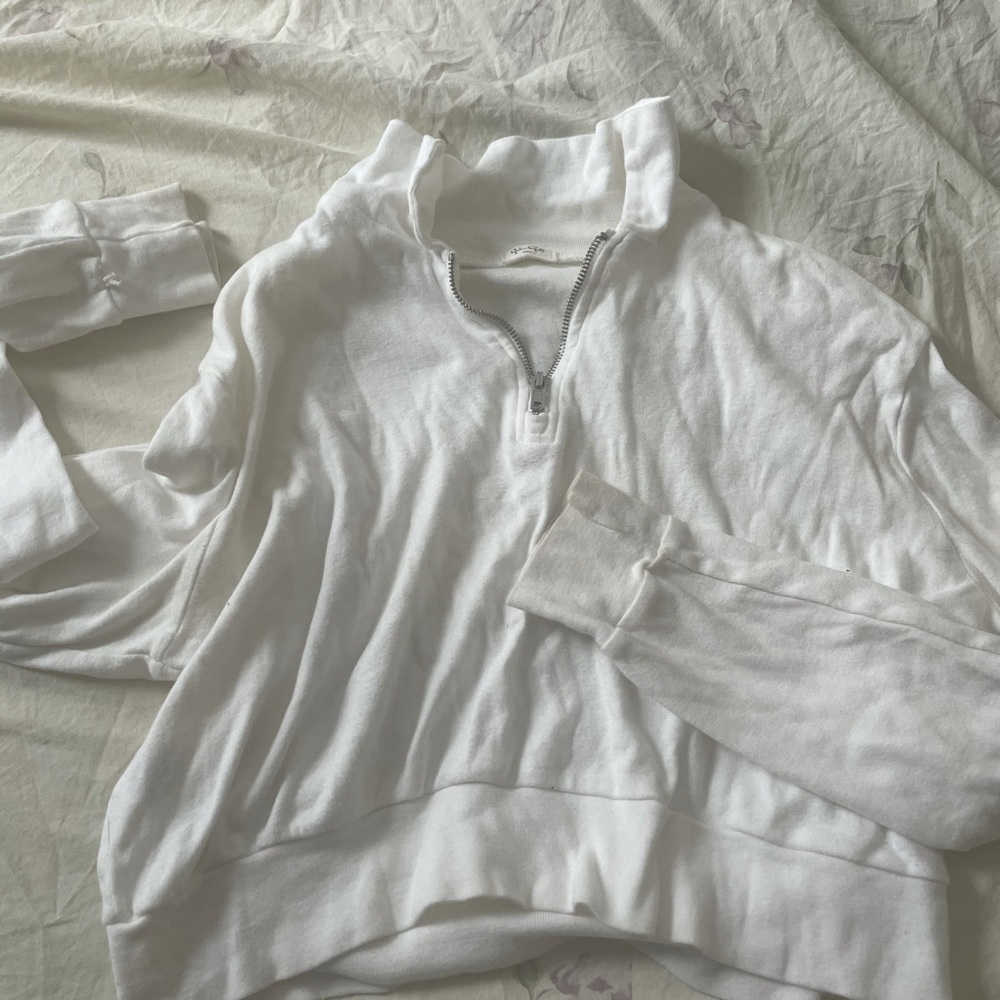 Brandy Melville sweatshirt